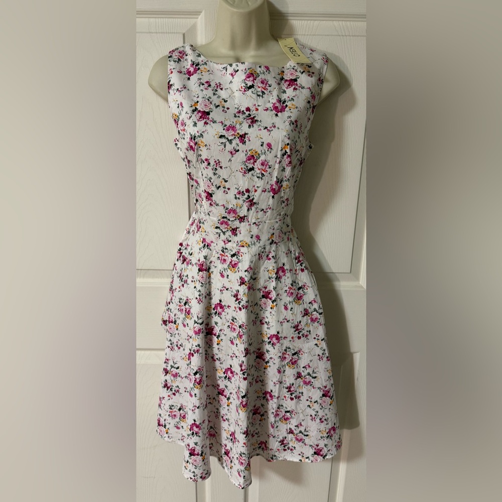 NWT Oten pink white Floral Sleeveless Dress adorable! Size medium